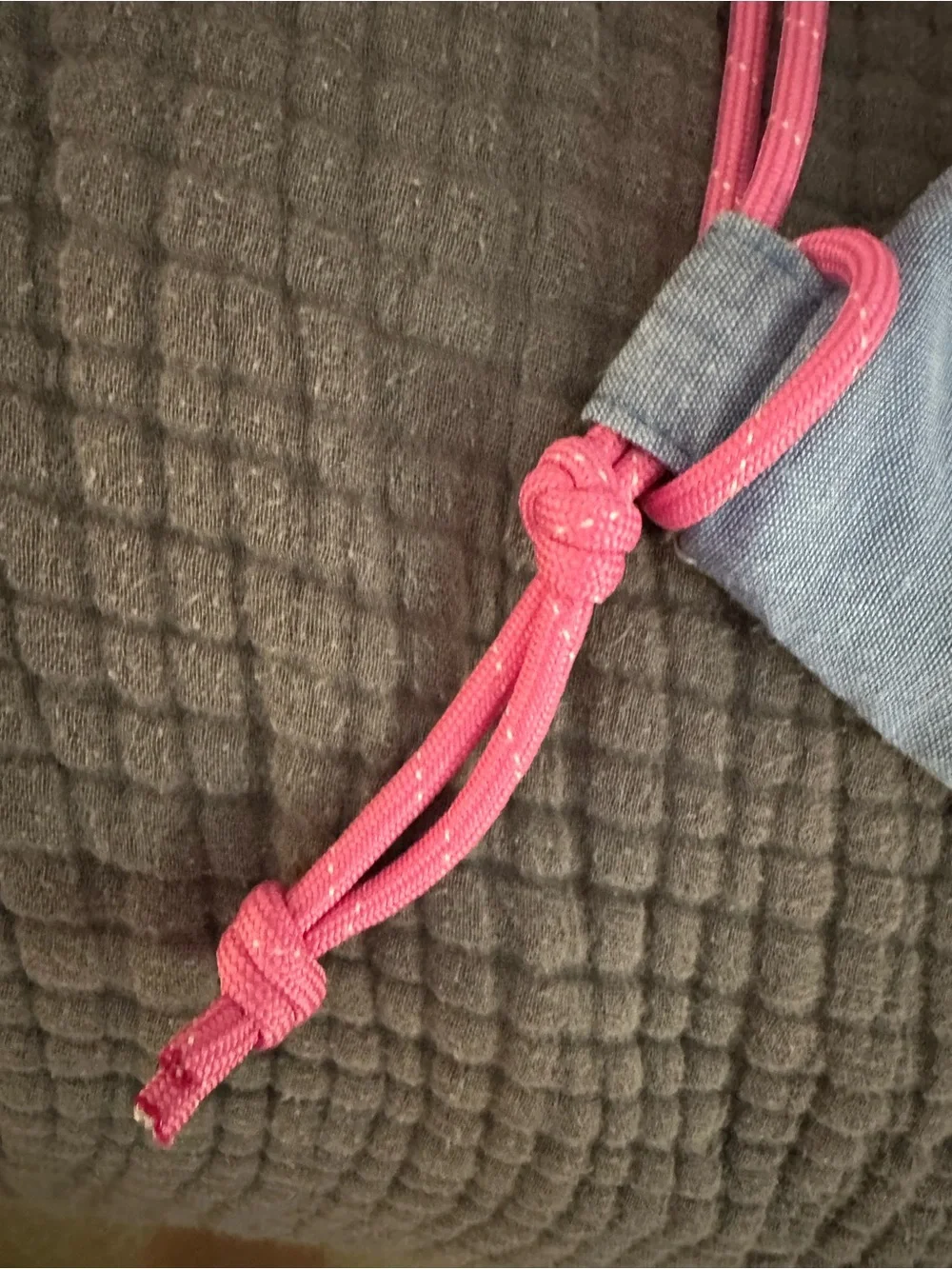 Vineyard Vines Oxford Blue Drawstring Bag with Pink Flamingo & Green Alligator
